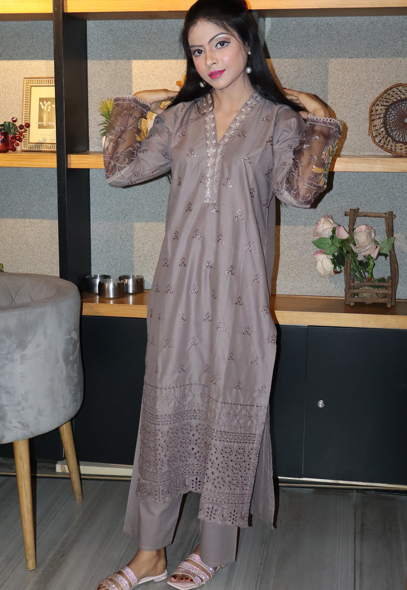 CHIKANKARI LITE BROWN