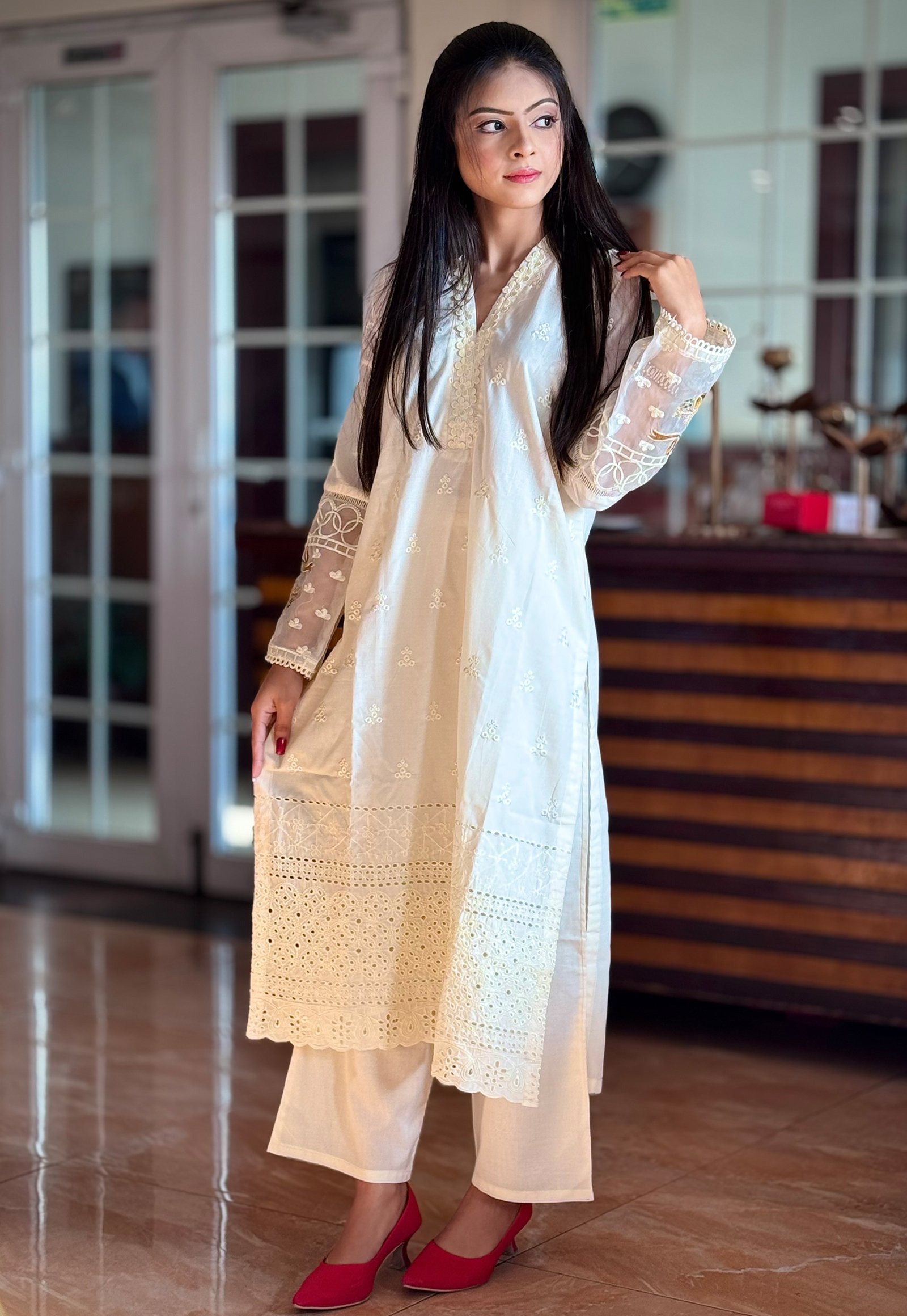 CHIKANKARI WHITE