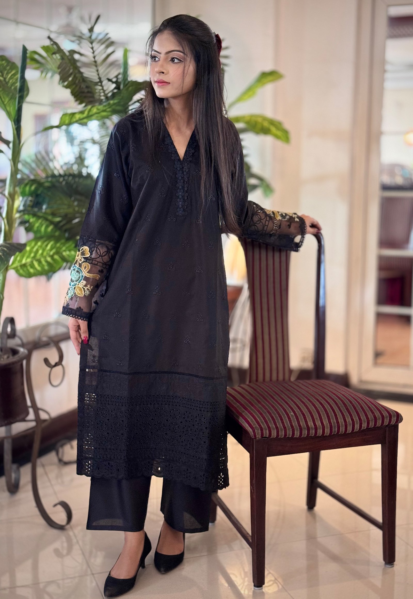 CHIKANKARI BLACK
